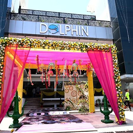 Dolphin Club Hotel Chinhat Bagian luar foto