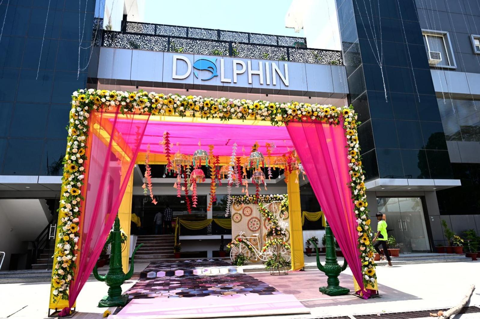 Dolphin Club Hotel Chinhat Bagian luar foto