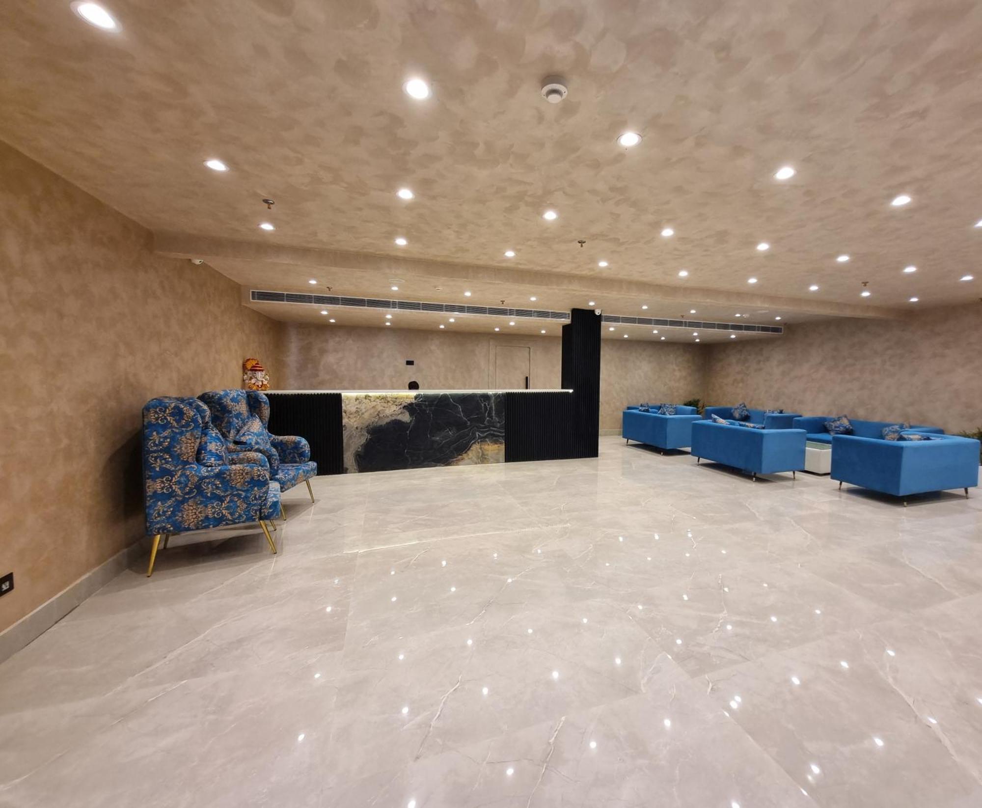 Dolphin Club Hotel Chinhat Bagian luar foto