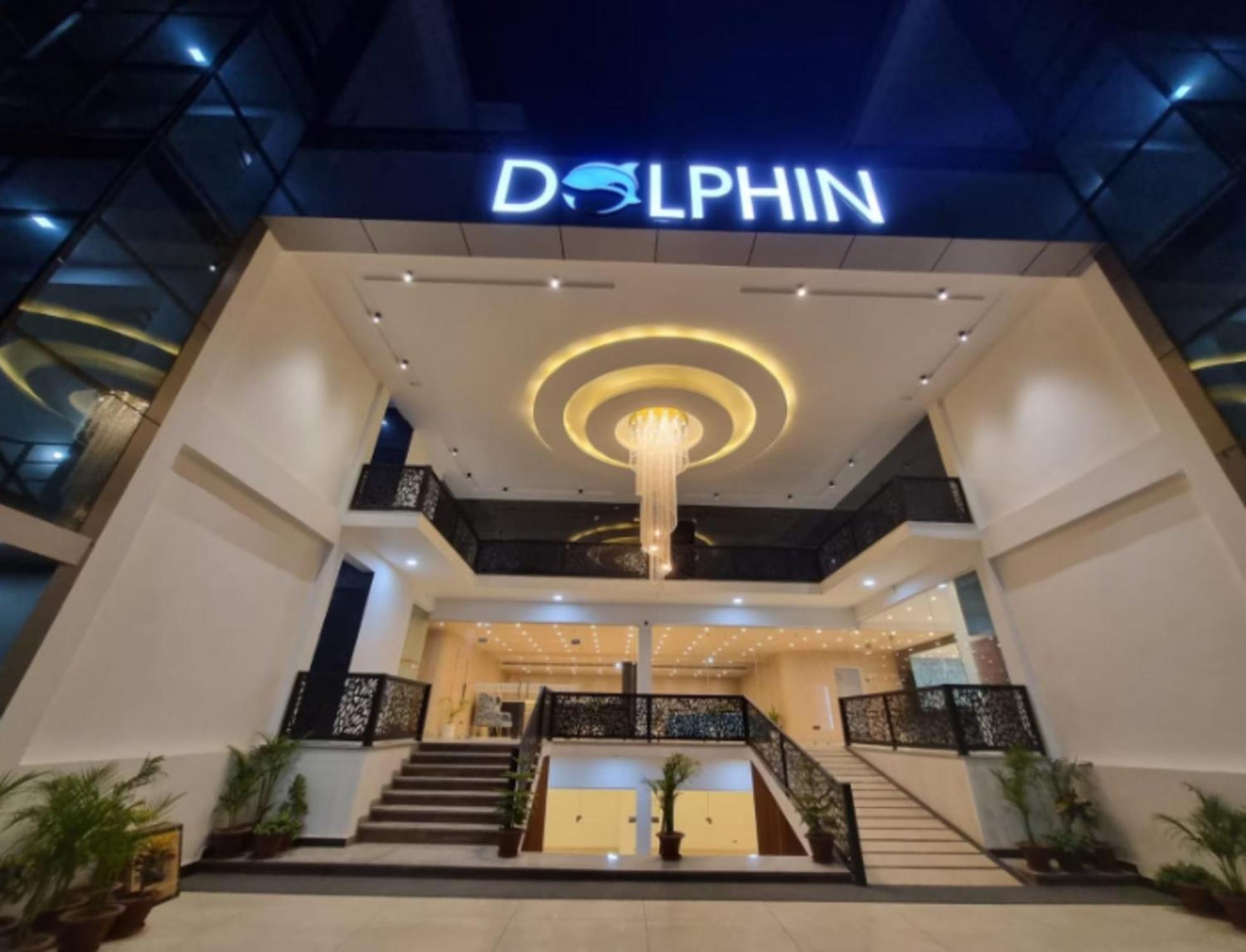 Dolphin Club Hotel Chinhat Bagian luar foto