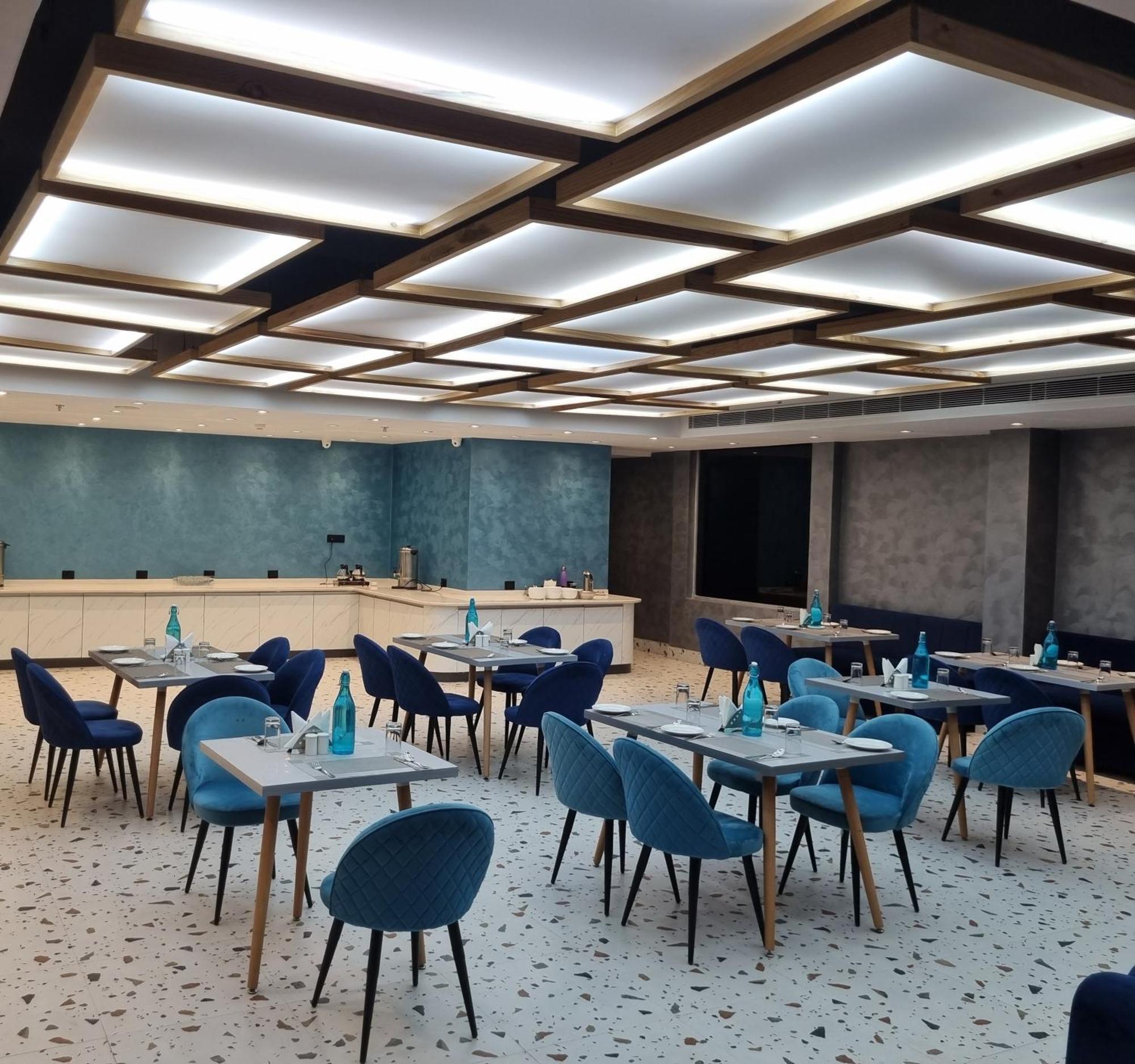 Dolphin Club Hotel Chinhat Bagian luar foto