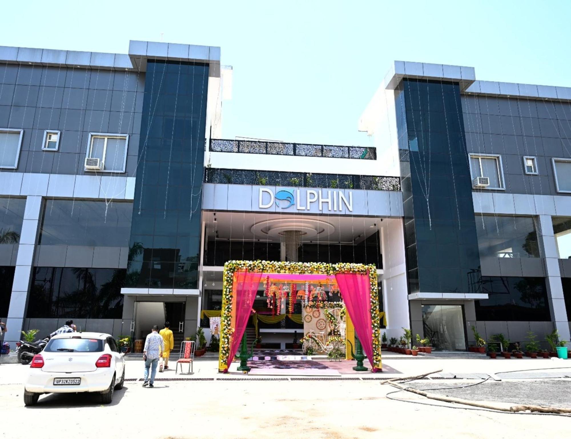 Dolphin Club Hotel Chinhat Bagian luar foto