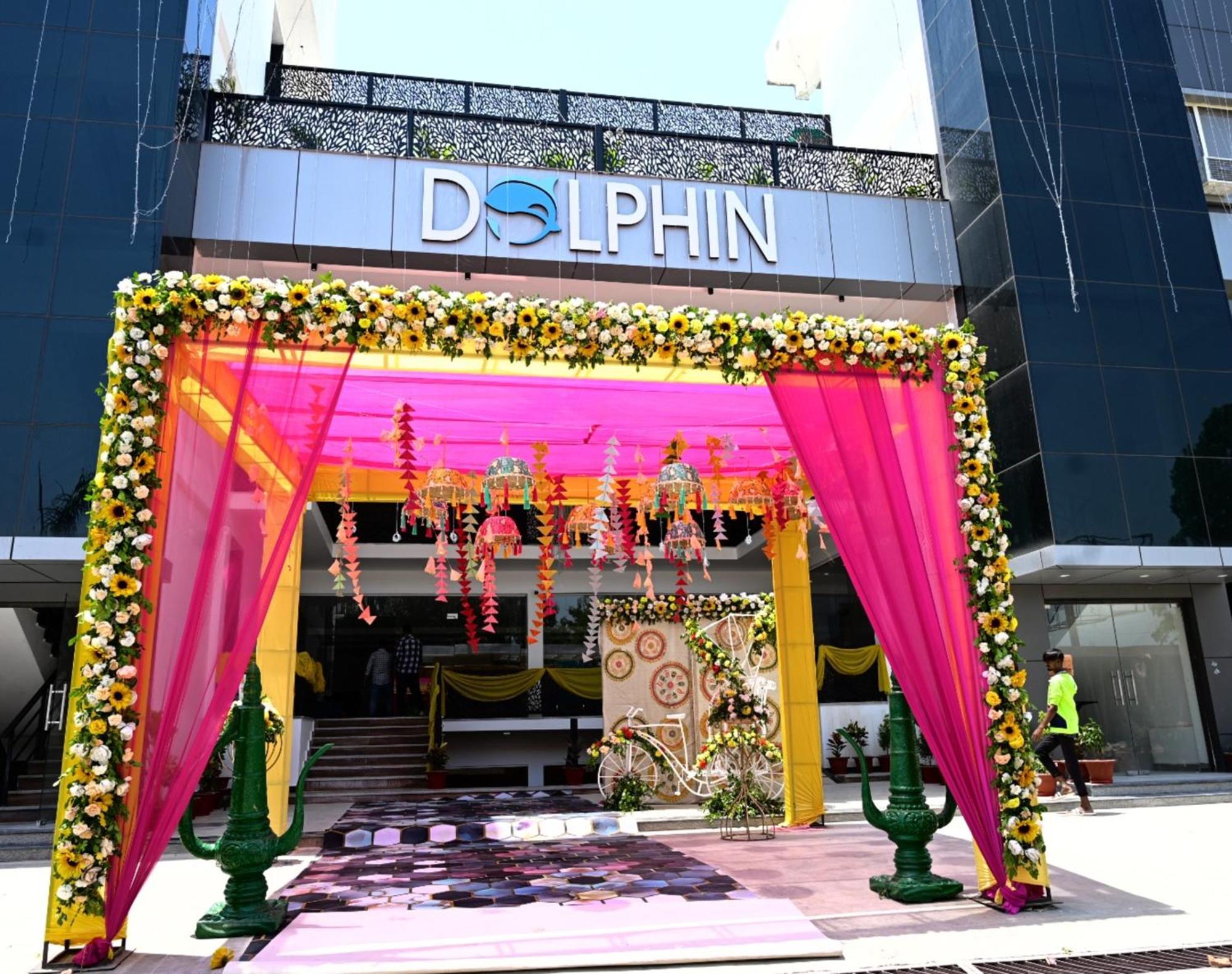 Dolphin Club Hotel Chinhat Bagian luar foto